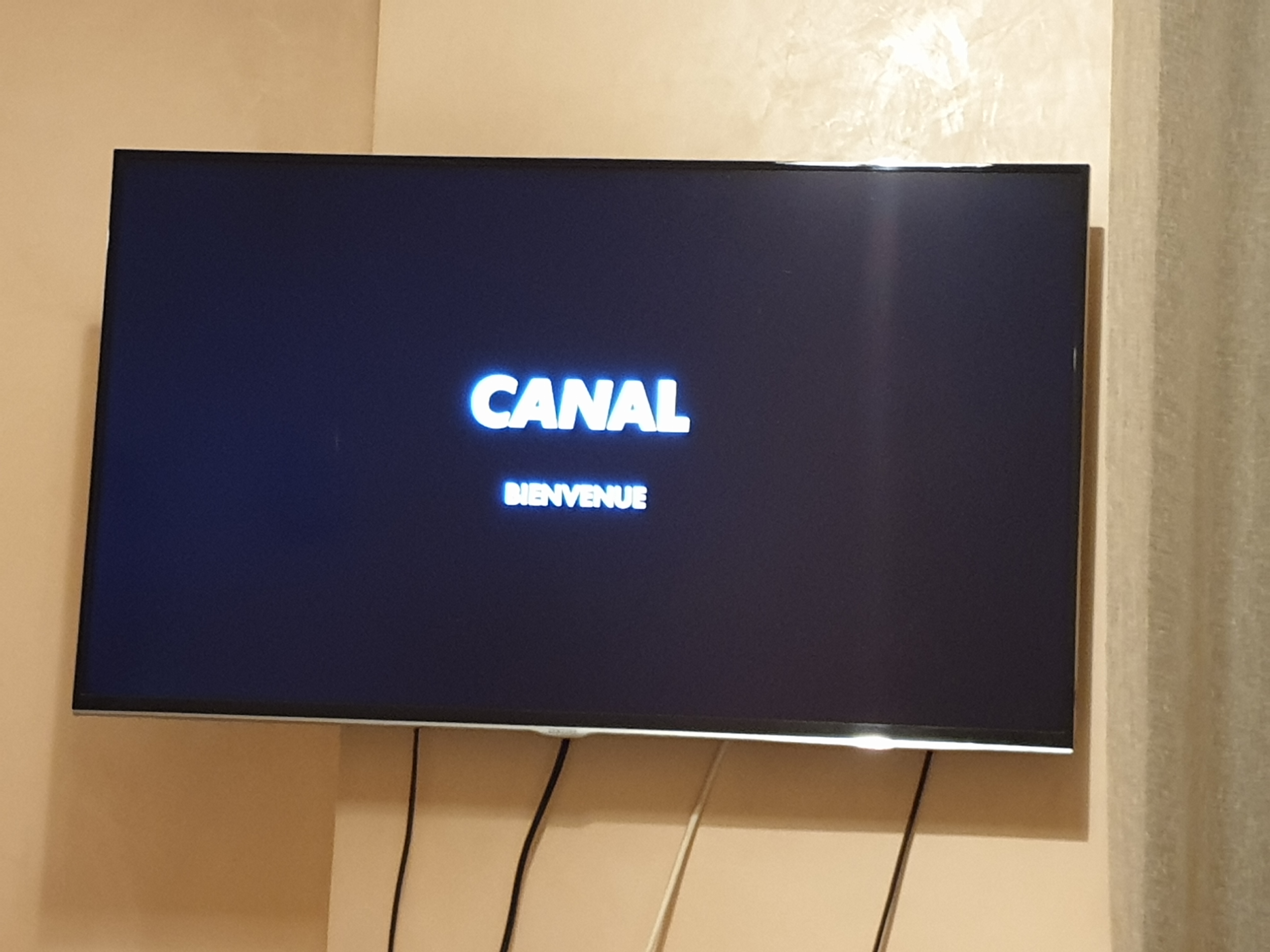 Decodeur Canal Plus Bloqué Sur L'heure Le décodeur reste bloqué sur l'heure et la télé Canal Bienvenue - Avec