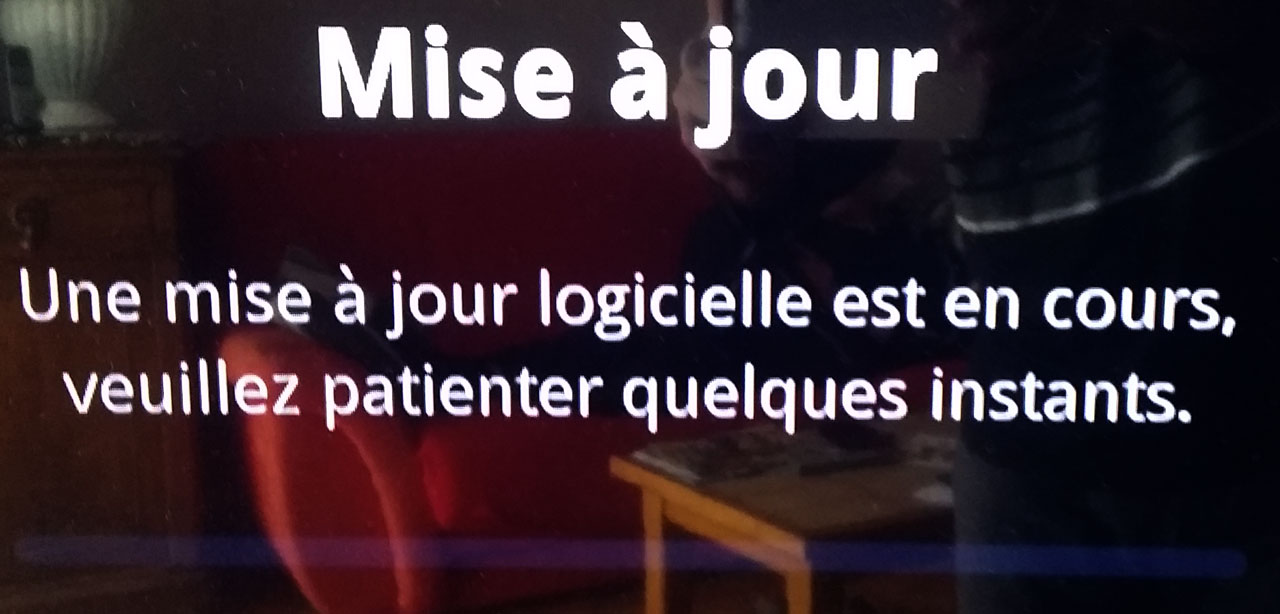Decodeur Canal Plus Bloqué Sur L'heure Décodeur Canal 4K-UDH bloqué sur mise à jour logicielle - Résolue